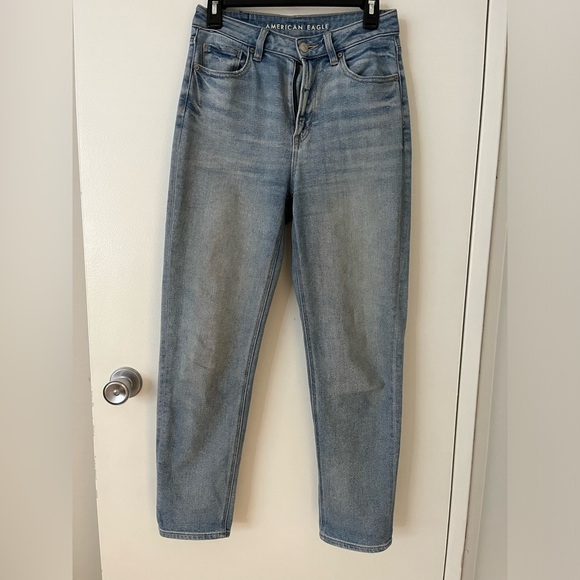 AE Mom Straight Jeans Washed Out Blue - Picture 2 of 8
